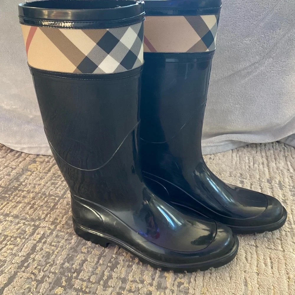 Womens Classic Burberry Rain boots Size 40 - Picture 1 of 9